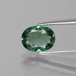 0.99カラットの天然グリーンアパタイト（8.1×6.3 mm・オーバルカット）