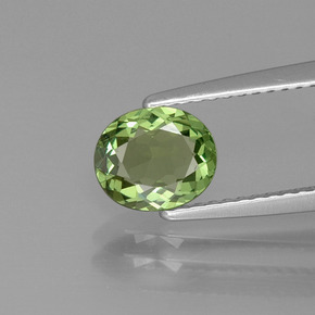 0.96カラットの天然ブルーグリーンアパタイト（7.2×6.1 mm・オーバルカット）