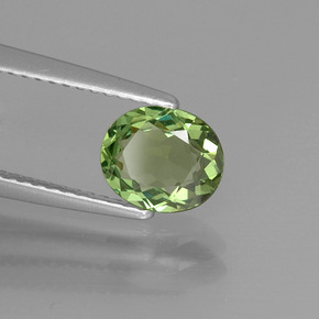 0.96カラットの天然ブルーグリーンアパタイト（7.2×6.1 mm・オーバルカット）