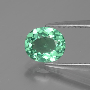 1.17カラットの天然グリーンアパタイト（7.1×6.2 mm・オーバルカット）