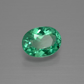 1.35カラットの天然グリーンアパタイト（8.1×6.1 mm・オーバルカット）