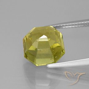 7.51カラットの天然緑ががかったイエローアパタイト、八角形 / エメラルドカット、VS