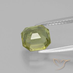 2.37カラットの天然黄みがかったグリーンアパタイト、八角形 / エメラルドカット、VS