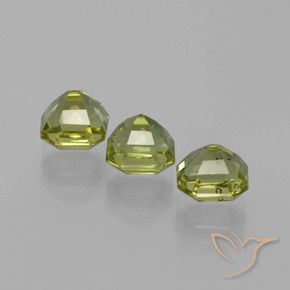 Shop natural 4.15ct ウォームアーシーグリーン アパタイト gems, 八角形 / エメラルドカット, from マダガスカル at GemSelect. In stock, global shipping!