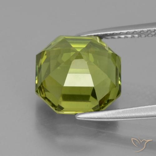 5.95カラットの天然オリーブグリーンアパタイト、八角形 / エメラルドカット、VS