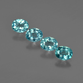 カラットの天然ブルーアパタイト（5.1×4.1 mm・オーバルカット）