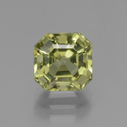 3.43カラットの天然ライトグリーンアパタイト（8.3×8.1 mm・エメラルドカット）