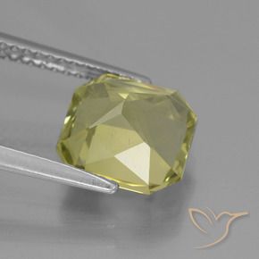 3.67カラットの天然緑ががかったイエローアパタイト、八角形 / エメラルドカット、VS