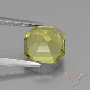 2.68カラットの天然グリーンイエローアパタイト、八角形 / エメラルドカット、VVS-VS