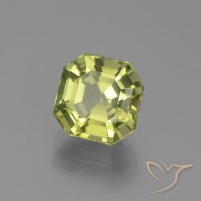 2.66カラットの天然オリーブグリーンアパタイト、八角形 / エメラルドカット、VS