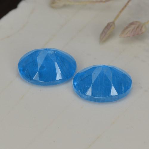 0.75カラットの天然濃いブルーアパタイト（5.1×4 mm・オーバルカット）