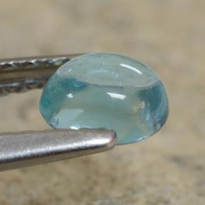 0.51カラットの天然ブルーアパタイト（5.2×4.3 mm・オーバルカット）