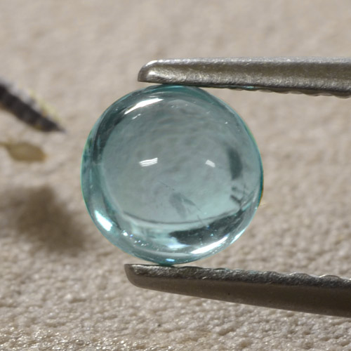 0.86カラットの天然ミディアムブルーグリーンアパタイト、ラウンドカット、透明