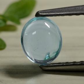 0.58カラットの天然ベイビーブルーアパタイト（5.5×4.7 mm・オーバルカット）