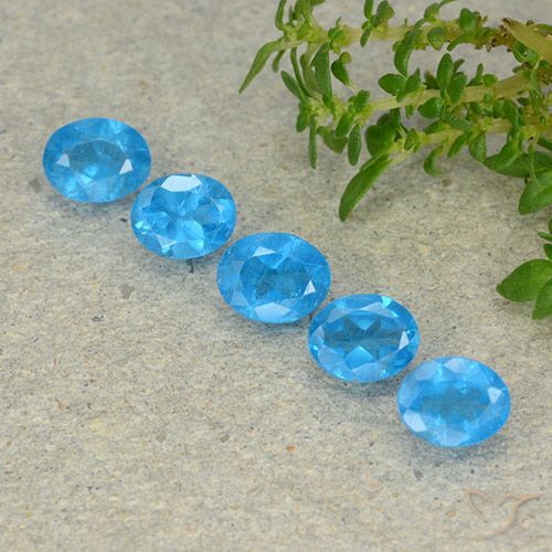 Shop natural 1.63ct 濃い紺碧の青 アパタイト gems, 楕円形, from マダガスカル at GemSelect. In stock, global shipping!
