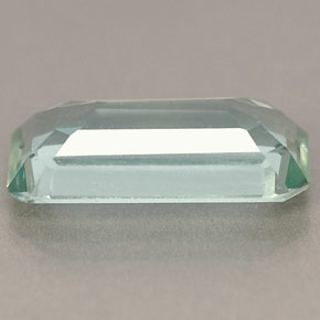 1.79カラットの天然ライトグリーンブルーアクアマリン（11.6×5.6 mm・エメラルドカット）