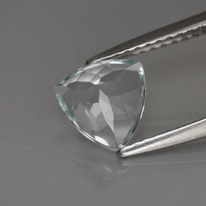 1.08カラットの天然ライトブルーアクアマリン（7.1×7 mm・トリリアント）