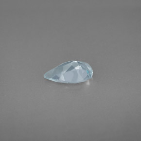 0.69カラットの天然ライトブルーアクアマリン（8.1×5 mm・洋梨の形）