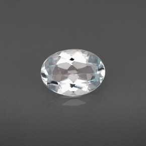 0.95カラットの天然ライトブルーアクアマリン（8×5.8 mm・オーバルカット）