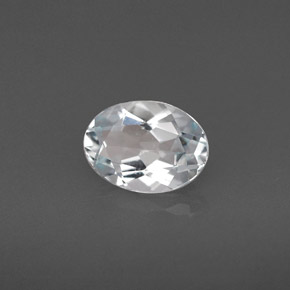 0.95カラットの天然ライトブルーアクアマリン（8×5.8 mm・オーバルカット）