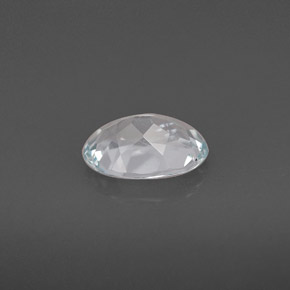 0.95カラットの天然ライトブルーアクアマリン（8×5.8 mm・オーバルカット）