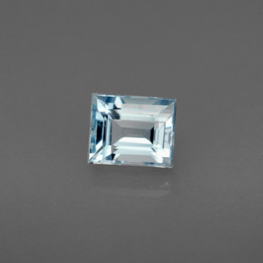 0.86カラットの天然ライトブルーアクアマリン（5.9×4.9 mm・バゲット）