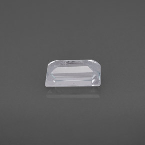0.73カラットの天然ライトブルーアクアマリン（7.1×4.1 mm・バゲット）