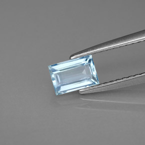 0.55カラットの天然ライトブルーアクアマリン（5.9×4 mm・バゲット）