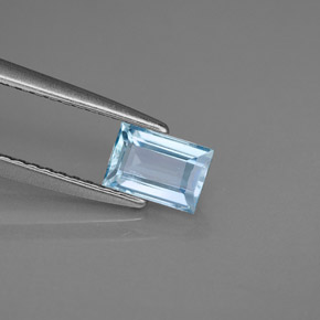 0.55カラットの天然ライトブルーアクアマリン（5.9×4 mm・バゲット）