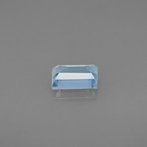 0.55カラットの天然ライトブルーアクアマリン（5.9×4 mm・バゲット）