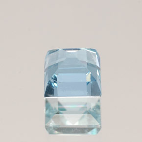 0.61カラットの天然ライトブルーアクアマリン（4.7×4.7 mm・四角）