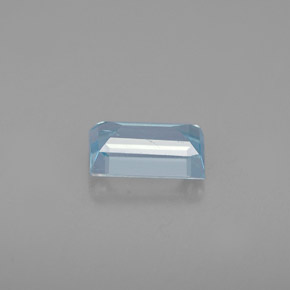 0.68カラットの天然ライトブルーアクアマリン（7×4.2 mm・バゲット）