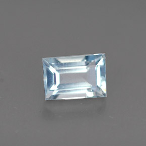 0.61カラットの天然ライトブルーアクアマリン（6.1×4.1 mm・バゲット）