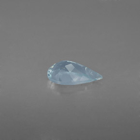 0.66カラットの天然ライトブルーアクアマリン（8.1×4.9 mm・洋梨の形）