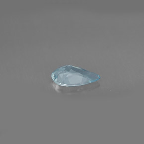 0.54カラットの天然ライトブルーアクアマリン（7.9×4.9 mm・洋梨の形）