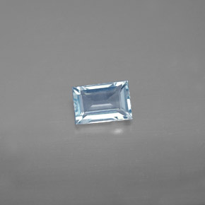 0.56カラットの天然ライトブルーアクアマリン（4.1×4.1 mm・バゲット）