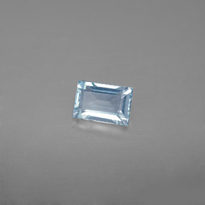 0.56カラットの天然ライトブルーアクアマリン（4.1×4.1 mm・バゲット）