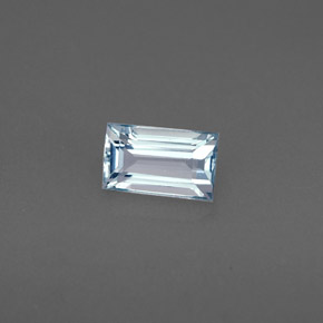 0.51カラットの天然ライトブルーアクアマリン（6×3.6 mm・バゲット）