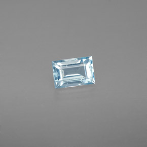 0.47カラットの天然ライトブルーアクアマリン（5.8×4 mm・バゲット）