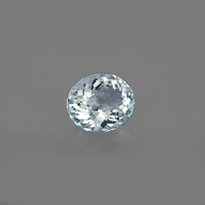 0.61カラットの天然ライトブルーアクアマリン（6.3×5.3 mm・オーバルカット）