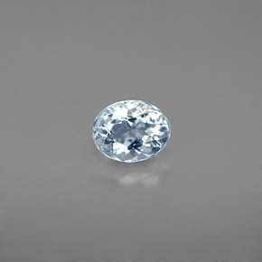 0.68カラットの天然ライトブルーグリーンアクアマリン（6.2×4.9 mm・オーバルカット）