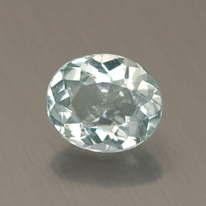 0.60カラットの天然ライトグリーンブルーアクアマリン（6.5×5.5 mm・オーバルカット）