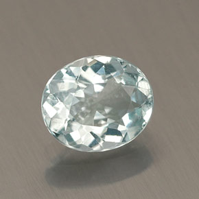 0.60カラットの天然ライトグリーンブルーアクアマリン（6.5×5.5 mm・オーバルカット）
