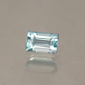 0.30カラットの天然ライトブルーアクアマリン（4.9×3.1 mm・バゲット）