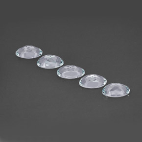 カラットの天然ライトブルーアクアマリン（5×3.1 mm・オーバルカット）