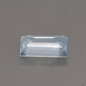 0.63カラットの天然ライトブルーアクアマリン（7×4.1 mm・バゲット）