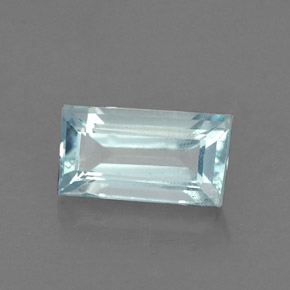 0.62カラットの天然ライトブルーアクアマリン（7×3.8 mm・バゲット）