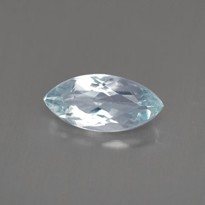 0.84カラットの天然ライトブルーアクアマリン（9.8×4.6 mm・マーキス）