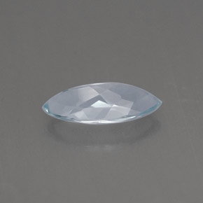 0.84カラットの天然ライトブルーアクアマリン（9.8×4.6 mm・マーキス）