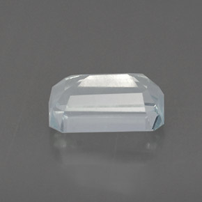 1.07カラットの天然ライトブルーアクアマリン（7.8×4.9 mm・エメラルドカット）